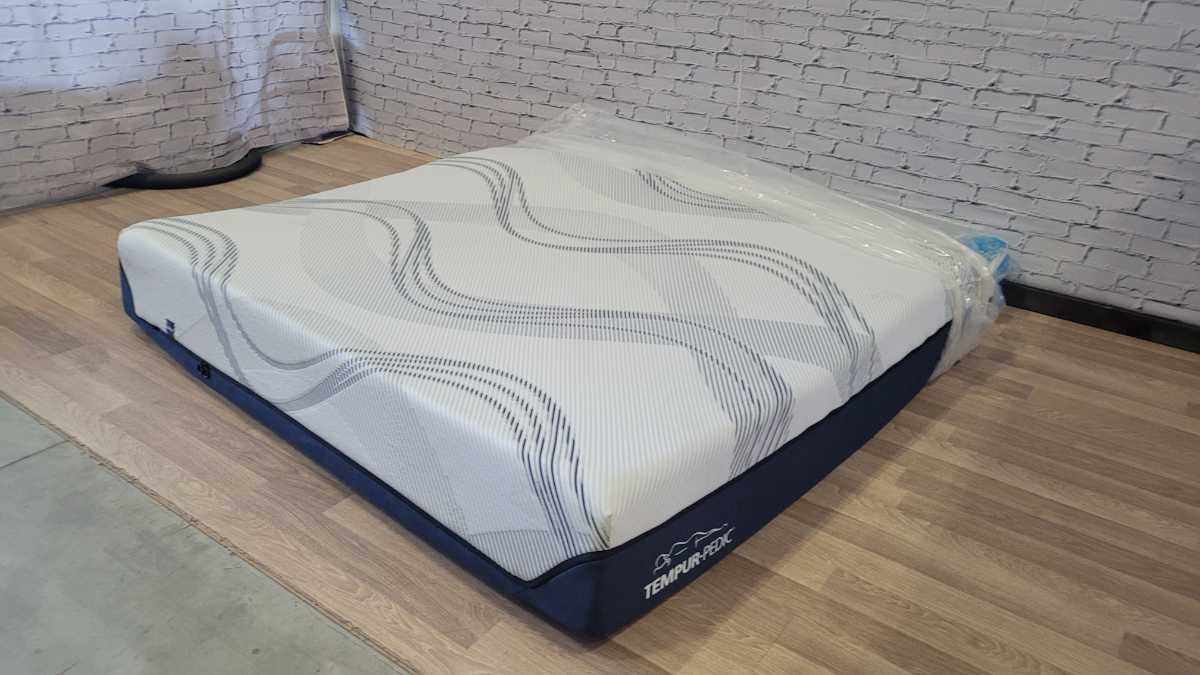 Tempur-Pedic ProSense Medium Hybrid 12 Inch Mattress - King - Gallery Image 2